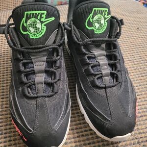 Nike Air Max 95 SE Worldwide- Black Neon